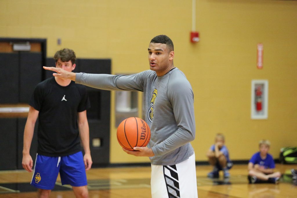 Austin Torres leading Summer 2017 basketball camp
