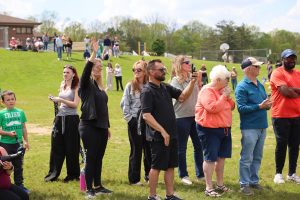 Running is Elementary: parents cheering